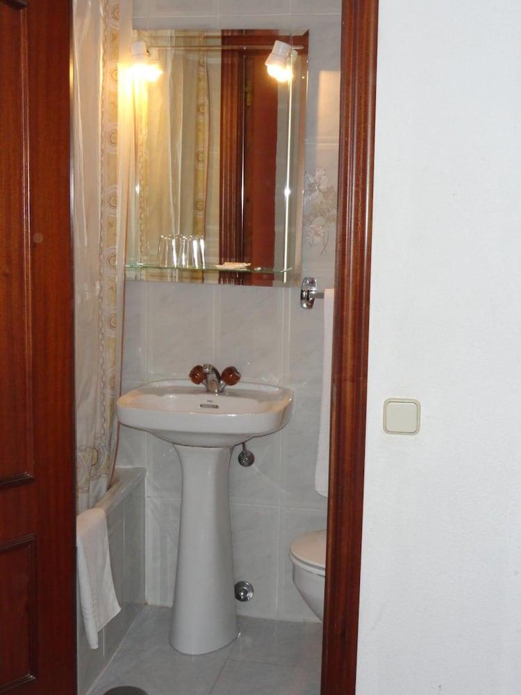 Hostal Fuencarral Kryse Madrid Ngoại thất bức ảnh
