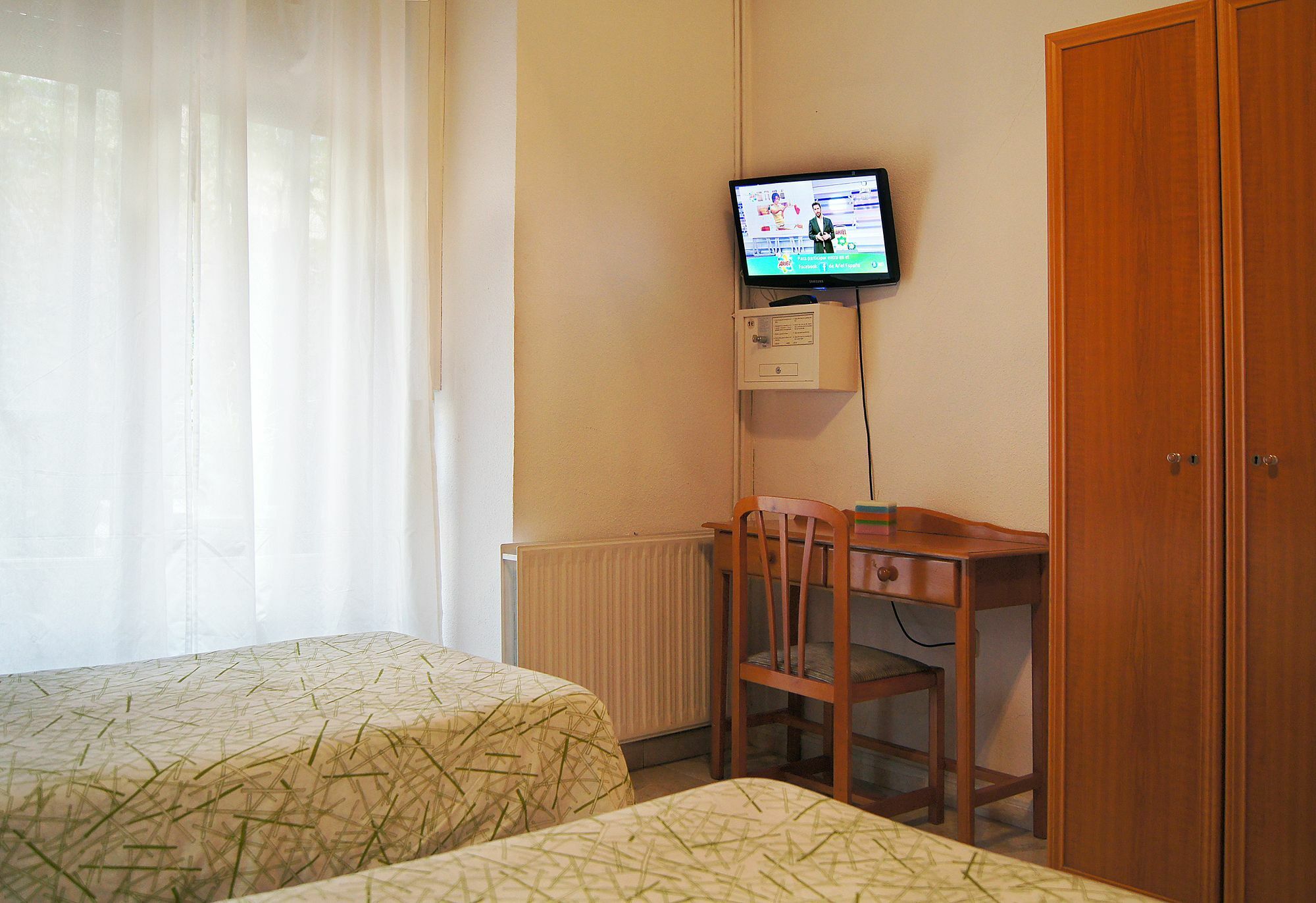 Hostal Fuencarral Kryse Madrid Ngoại thất bức ảnh